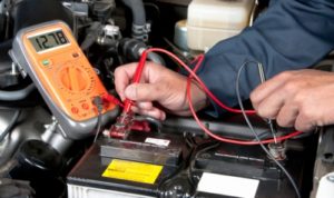 Как правильно заряжать аккумулятор автомобиля зарядным устройством?