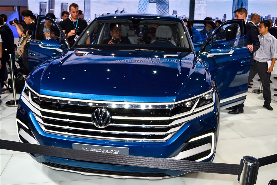 Volkswagen Touareg 2017 новый кузов: комплектации, цены, фото